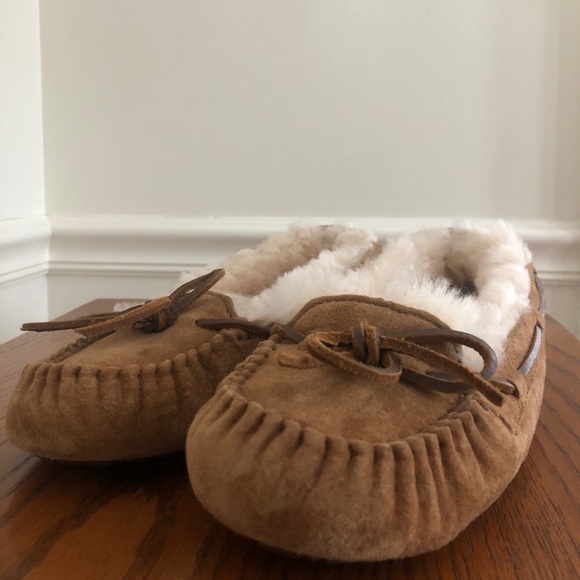 UGG Shoes - UGG Women’s Dakota Slippers, Size: W7